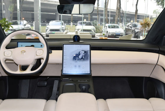 левая сторона Nio ET5 электрических автомобилей высокой эффективности 200km/h управляя роскошными электрическими седанами