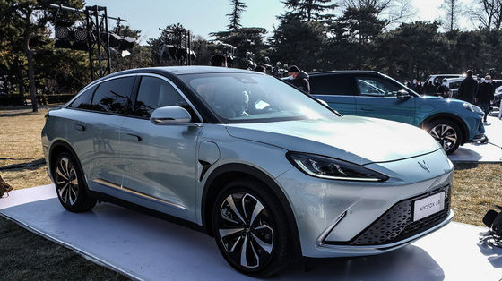 Ряд FWD автомобилей 500km ARCFOX s небольшой электрический SUV вышел автомобиль управления рулем руки