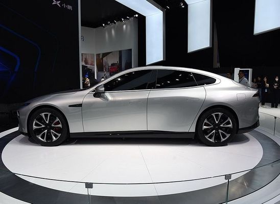 Автомобиль Xpeng P7 Nedc 2WD 4WD 480 умного лимузина электрический ряд 586 670 706km