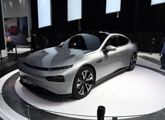 Автомобиль Xpeng P7 Nedc 2WD 4WD 480 умного лимузина электрический ряд 586 670 706km