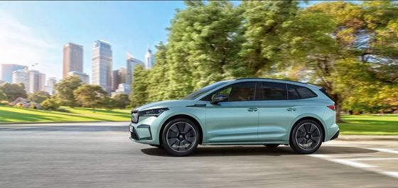 Достаточно удобная езда и похвально быстрая на Skoda Enyaq iv80 82kWh аккумулятор с одним двигателем, электромобиль с задним приводом