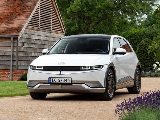 Новое семейство полностью электрических автомобилей от Hyundai Ioniq5 Очаровательный, футуристический дизайн с дальностью 430 км