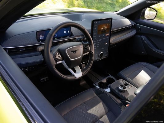 Уникальная ралли-подвеска, семейный автомобиль с гоночным чувством на Ford Mustang Mach-E Rally (2024) 480 лошадиных сил