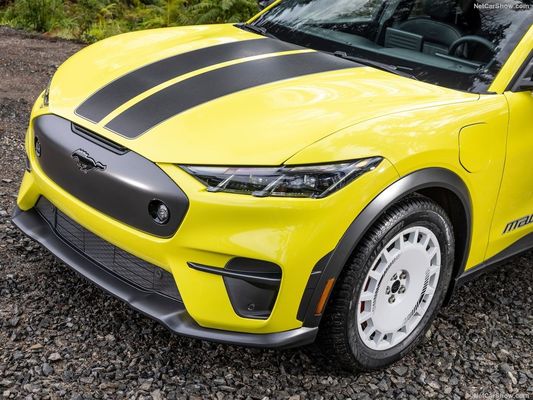 Уникальная ралли-подвеска, семейный автомобиль с гоночным чувством на Ford Mustang Mach-E Rally (2024) 480 лошадиных сил