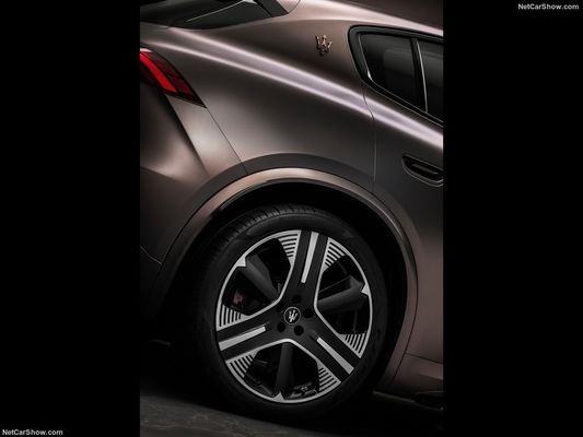 Чисто электрический новый энергетический автомобиль с 450 дальностью и максимальной скоростью 325 км / ч на Maserati Gran Turismo Folgore