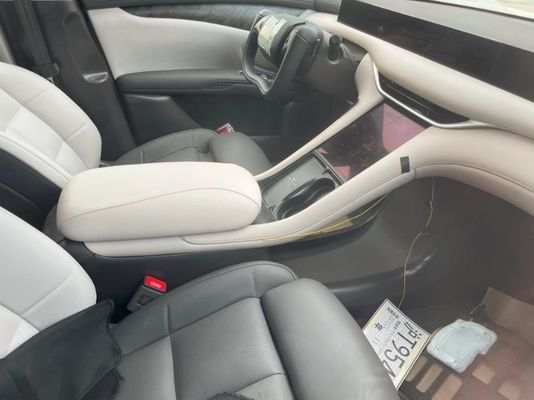 Предпродажа Zhiji L6 Чистый электрический 4-дверный седан Моторная мощность 216кВт с полным колесом