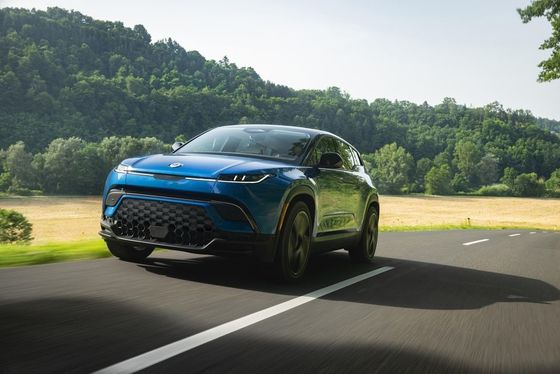 отличительный желательный электрический внедорожник семейства Fisker Ocean с мощностью 556 л.с./737 Нм