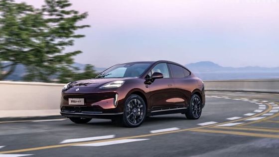 2023 GAC Aion's Hyper HT Fastback SUVRWD Battery Swap Version с крыльями Gull Wing, мощностью 245 л.с., дальностью 550 км.