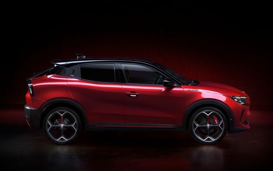 Предпродажа Самый спортивный компактный автомобиль Alfa Romeo Первый EV Milano с двумя вариантами привода 156ph&240ph WLTC 240 миль