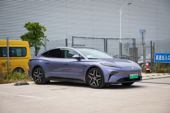 Чисто электрическое транспортное средство Feifan F7 поставляется с бесплатной зарядкой батареи и замены на всю жизнь 500 км RWD трансмиссия электрический автомобиль