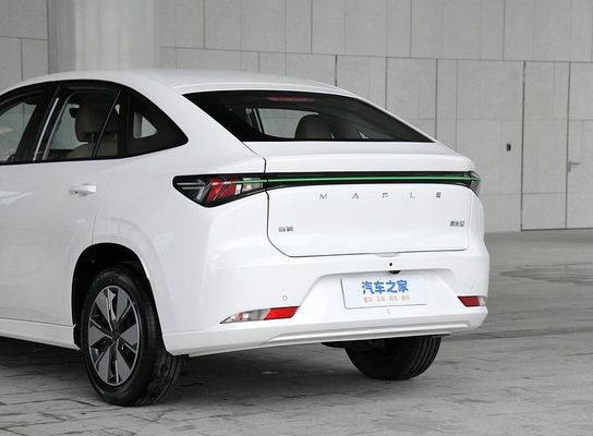Чистое электрическое транспортное средство Geely Cao Cao 60 EV с заменяемыми батареями и дальностью 415 км и максимальной скоростью 150 км / ч быстрой зарядки
