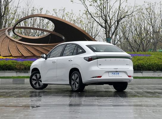 Чистое электрическое транспортное средство Geely Cao Cao 60 EV с заменяемыми батареями и дальностью 415 км и максимальной скоростью 150 км / ч быстрой зарядки