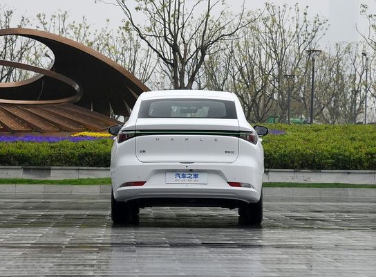 Чистое электрическое транспортное средство Geely Cao Cao 60 EV с заменяемыми батареями и дальностью 415 км и максимальной скоростью 150 км / ч быстрой зарядки