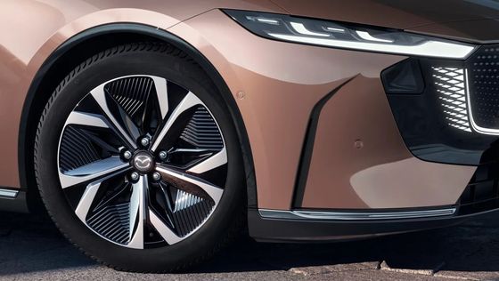 Первый чисто электрический автомобиль Mazda EZ-6 - это гладкий заднеприводный салон с