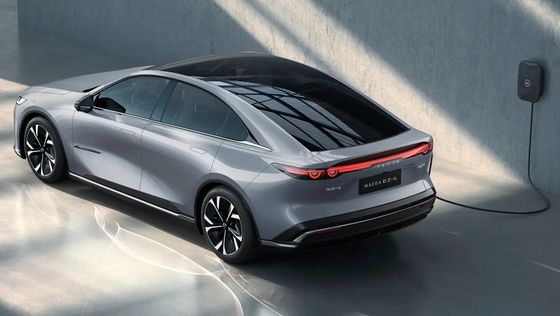 Первый чисто электрический автомобиль Mazda EZ-6 - это гладкий заднеприводный салон с
