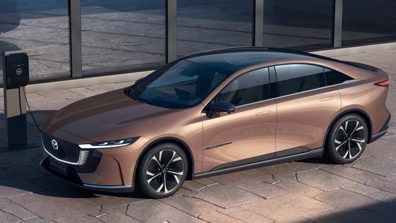 Первый чисто электрический автомобиль Mazda EZ-6 - это гладкий заднеприводный салон с