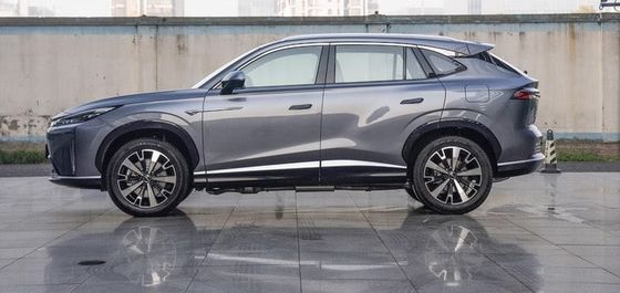 Новейший Saic Roewe D5X DMH PHEV с 1,5 литровым турбомотором и одним электродвигателем мощностью 110 кВт/235 нм