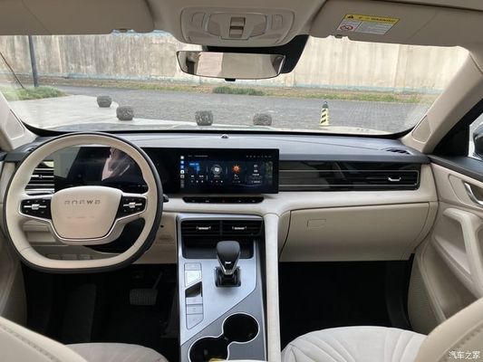 Новейший Saic Roewe D5X DMH PHEV с 1,5 литровым турбомотором и одним электродвигателем мощностью 110 кВт/235 нм