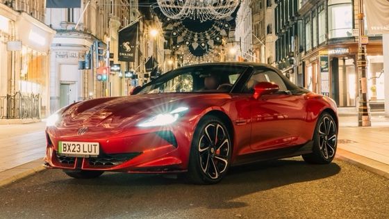 MG Cyberster Trophy Все электрический спортивный автомобиль здоровый 335 л.с. и 350 фунтов футов крутящего момента, 336 миль пробега под 77 кВтч батареи