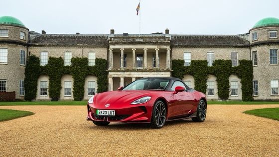 MG Cyberster Trophy Все электрический спортивный автомобиль здоровый 335 л.с. и 350 фунтов футов крутящего момента, 336 миль пробега под 77 кВтч батареи