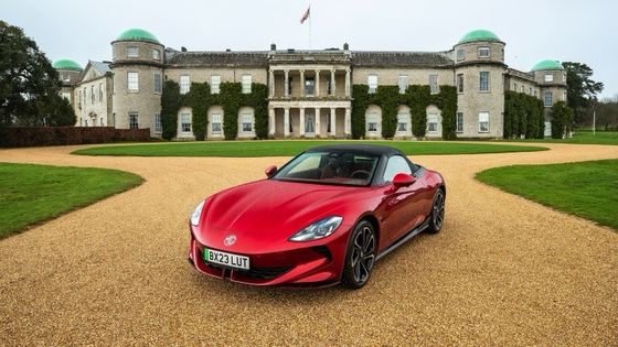 MG Cyberster Trophy Все электрический спортивный автомобиль здоровый 335 л.с. и 350 фунтов футов крутящего момента, 336 миль пробега под 77 кВтч батареи