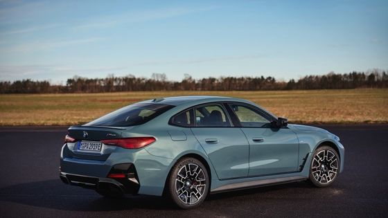 Чисто электрическое транспортное средство высокой производительности 450 км диапазон BMW i4 ускорение 0-100 км / ч на 3,9s 225 км / ч максимальная скорость 400кВ мощность