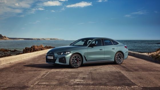 Чисто электрическое транспортное средство высокой производительности 450 км диапазон BMW i4 ускорение 0-100 км / ч на 3,9s 225 км / ч максимальная скорость 400кВ мощность