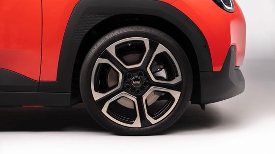 Новый полностью электрический MINI Aceman SE 54,2 кВтч батарея с мощными 215 л.с. и 330 Н.м. Мотор 7.1s Ускорение 0-100 км/ч