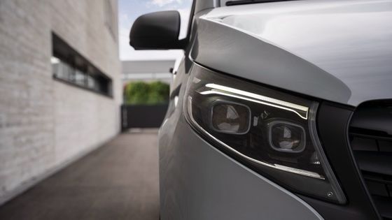 9-местный электромобиль Mercedes-Benz EVito Tourer Long с 201 л.с.с. электродвигателем и 90 кВтч батареей