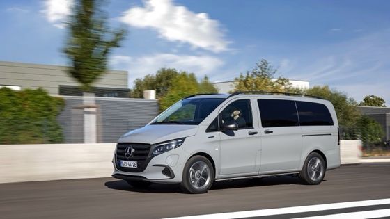 9-местный электромобиль Mercedes-Benz EVito Tourer Long с 201 л.с.с. электродвигателем и 90 кВтч батареей