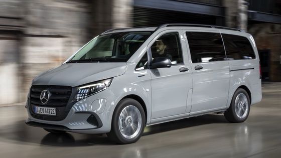 9-местный электромобиль Mercedes-Benz EVito Tourer Long с 201 л.с.с. электродвигателем и 90 кВтч батареей