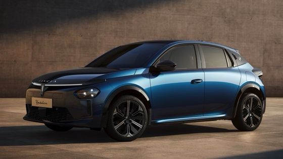 Первый электрический автомобиль Lancia Ypsilon с передним двигателем мощностью 154 лошадиных сил и 260 н.м.