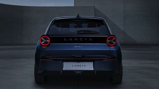 Первый электрический автомобиль Lancia Ypsilon с передним двигателем мощностью 154 лошадиных сил и 260 н.м.