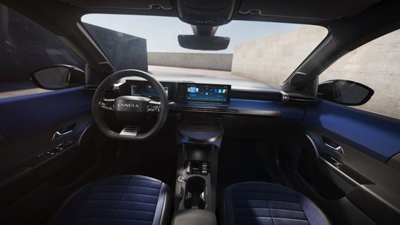 Первый электрический автомобиль Lancia Ypsilon с передним двигателем мощностью 154 лошадиных сил и 260 н.м.