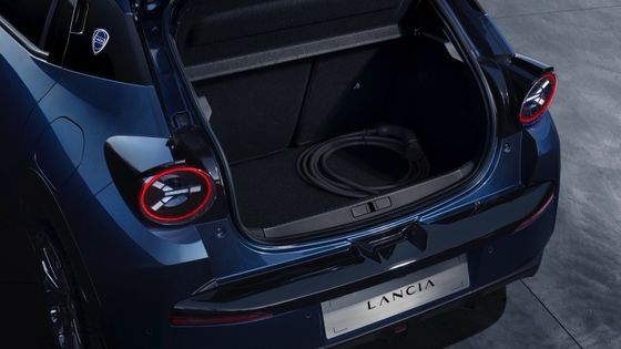 Первый электрический автомобиль Lancia Ypsilon с передним двигателем мощностью 154 лошадиных сил и 260 н.м.