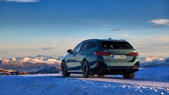 Новейший электромобиль с аккумулятором 84,4 кВтч, дальность 329 миль с 335 л.с. / 430 Нм на BMW i5 Touring eDrive40 односкоростной RWD