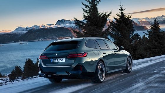 Новейший электромобиль с аккумулятором 84,4 кВтч, дальность 329 миль с 335 л.с. / 430 Нм на BMW i5 Touring eDrive40 односкоростной RWD