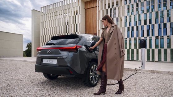 Lexus UX300e 2023 Обзор, Все электрический EV 440 км диапазон WLTP 7.5s 0-100 км / ч ускорение с 150кВ мощностью Чистый электрический автомобиль