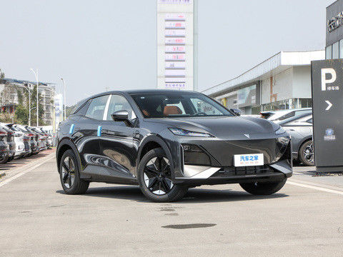 Новейшая система HUAWEI DEEPAL S07 2024 EREV с 121 км CLTC0.5h Быстрое время зарядки 175 кВт Максимальная мощность 320N.m крутящий момент