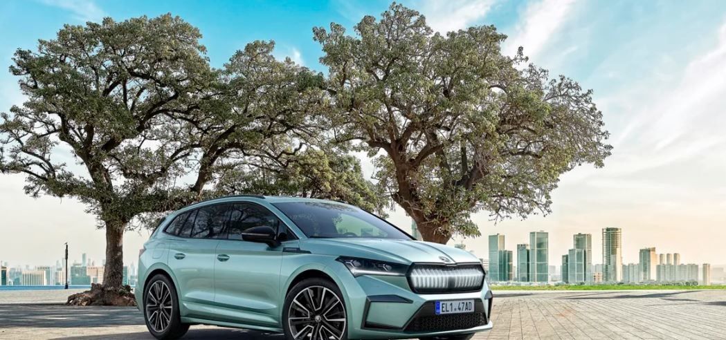 Достаточно удобная езда и похвально быстрая на Skoda Enyaq iv80 82kWh аккумулятор с одним двигателем, электромобиль с задним приводом