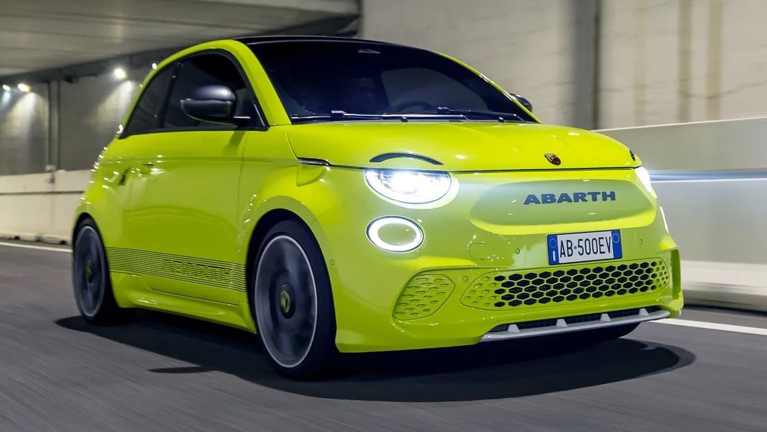 Красивый и спортивный на Abarth 500e горячий хэтчбек Электромобиль, как весело, как бензин 152P.S Моторная мощность