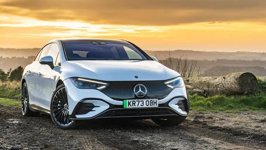 Самое привлекательное электромобиль Mercedes-Benz EQE 300 Седан 525 км диапазон 180кВ / 245P.s мощность w 210 км / ч максимальная скорость